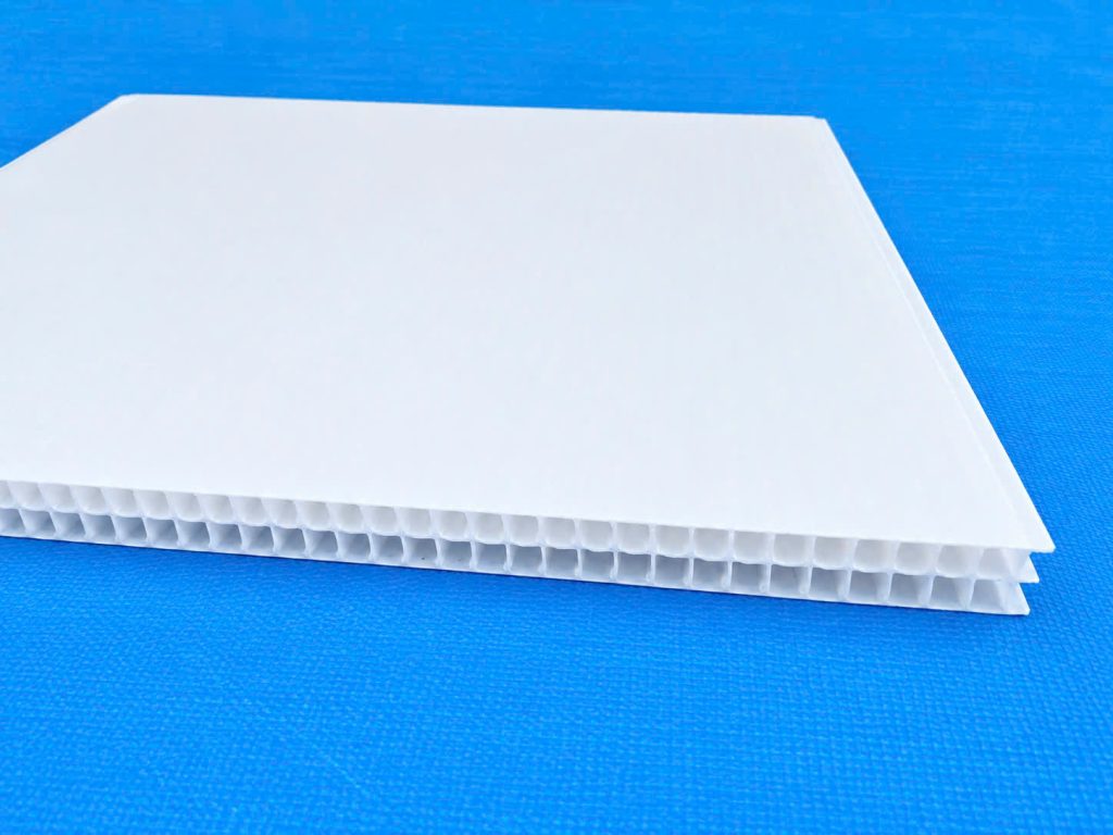 Tấm nhựa 2 tầng